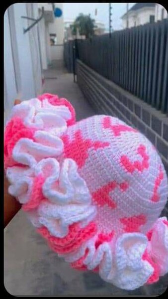 Bonnet en laine rose et blanc