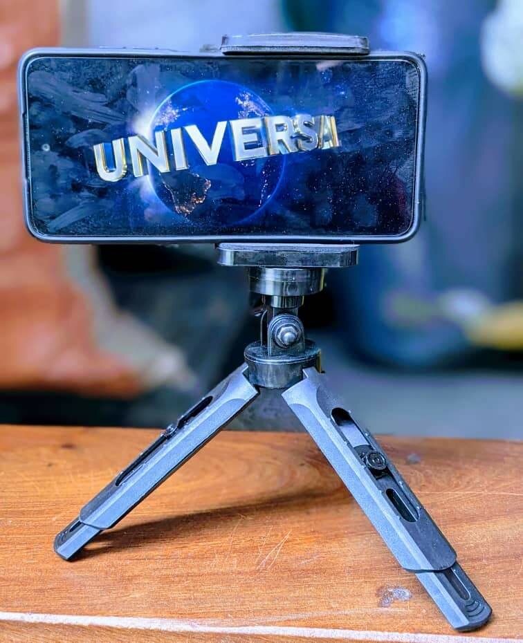 Tripod table phone stands