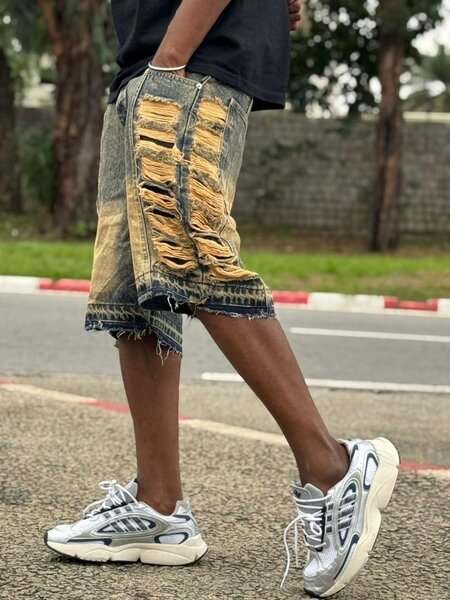 Shorts en jean déchirés homme