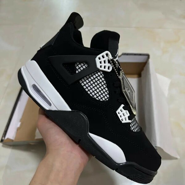 Jordan 4 ( black and white )