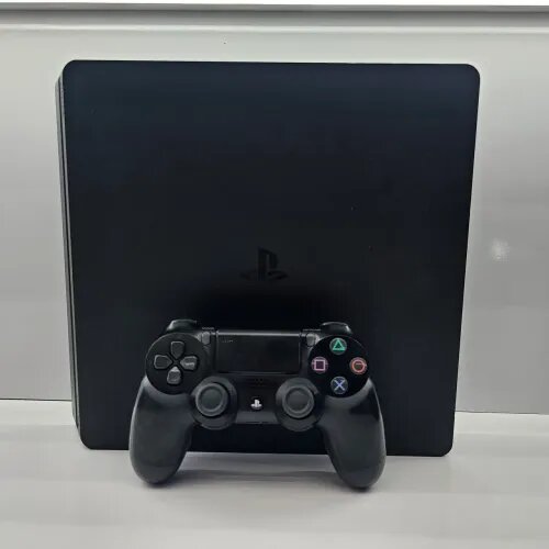 PS4 Slim avec 6 jeux intégrés