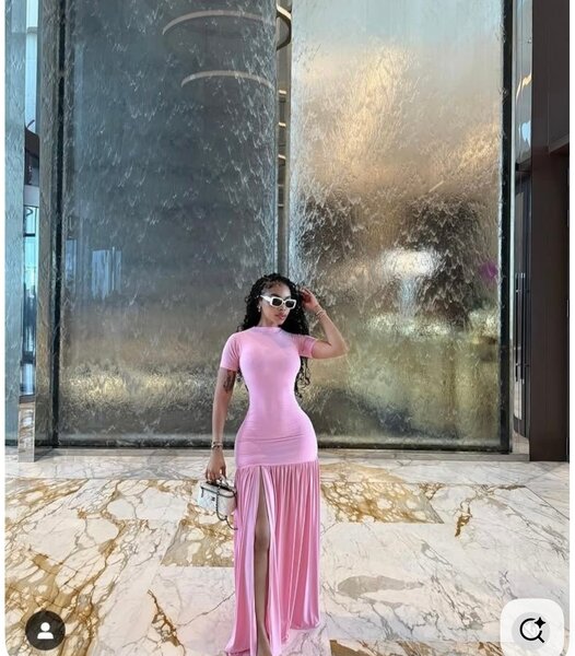 Robe longue rose à fente