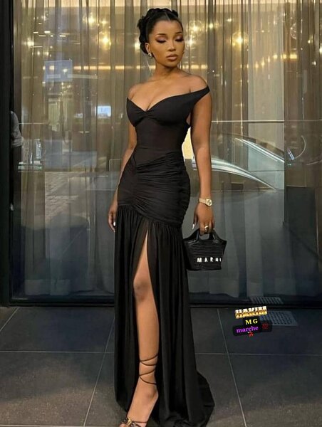 Robe Noire Épaules Dénudées