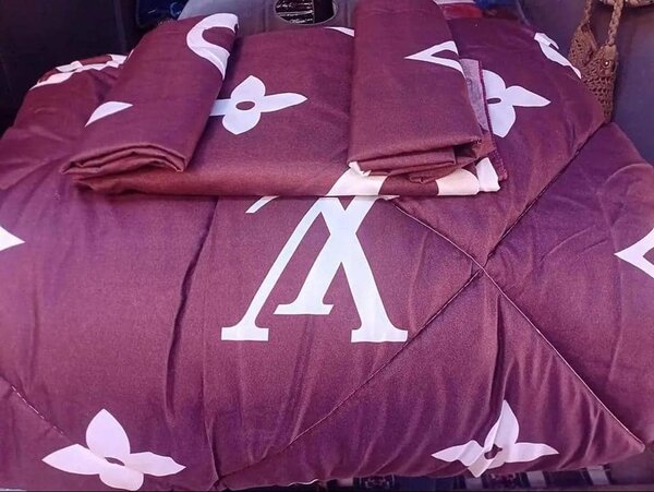 1 Duvet ,2 pillow cases and 1 flat sheet with print