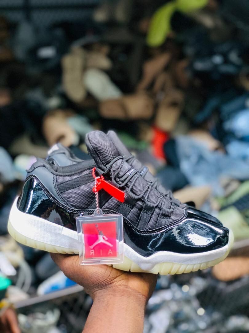 ORIGINAL JORDAN 11 LOW CUTS