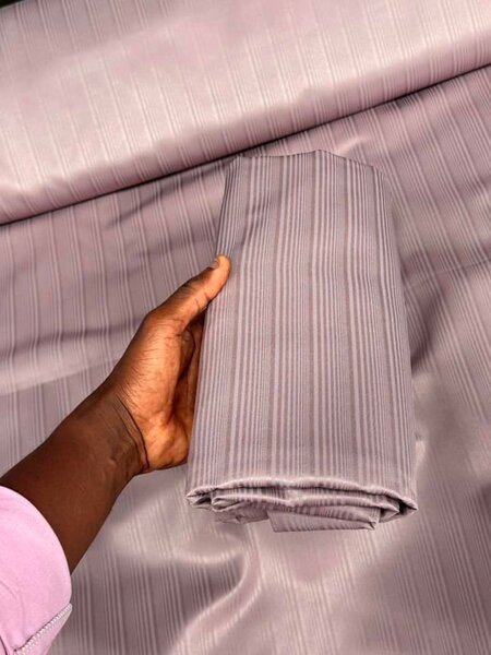 le tissu à rayures rose