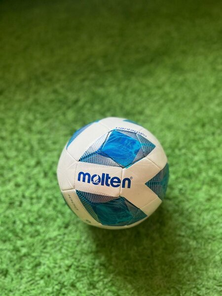 Футбольный мяч