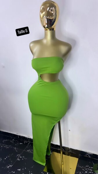 Robe moulante verte sans bretelles