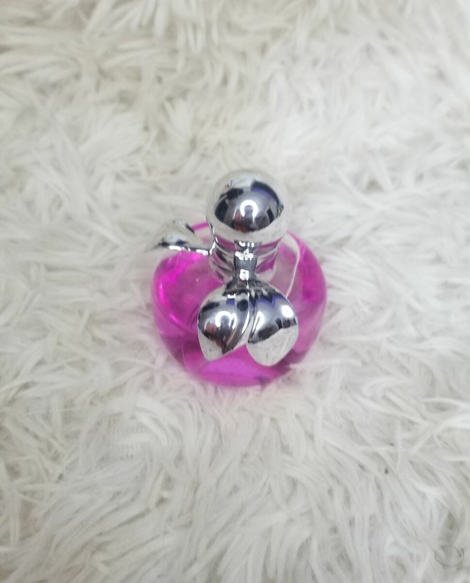 Parfum féminin floral fruité
