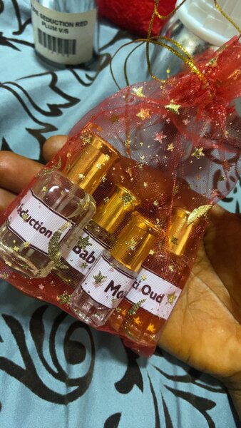 Perfume oil