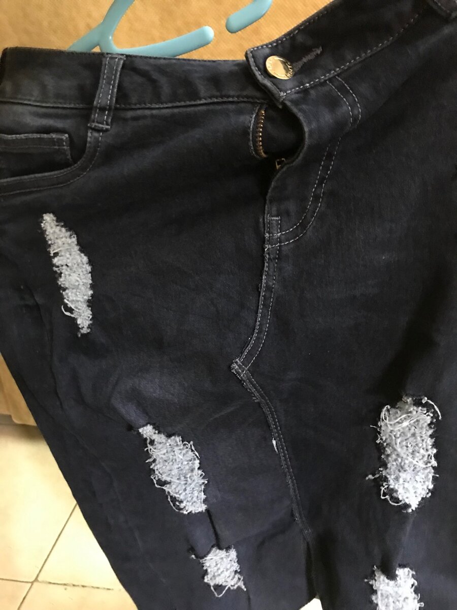 Jupe en jean déchirée