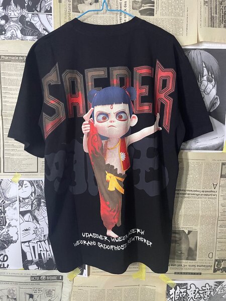 T-shirt graphique noir unisexe