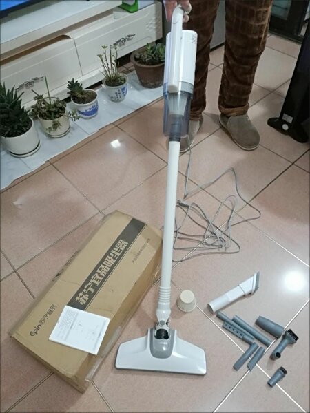 Вертикальный ручной пылесос