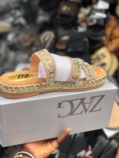 Sandales strass élégantes