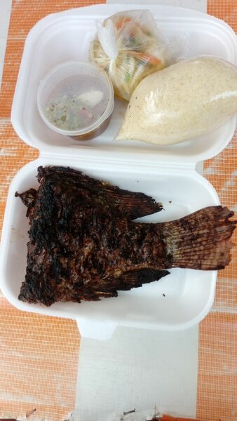 Poisson grillé et poulet