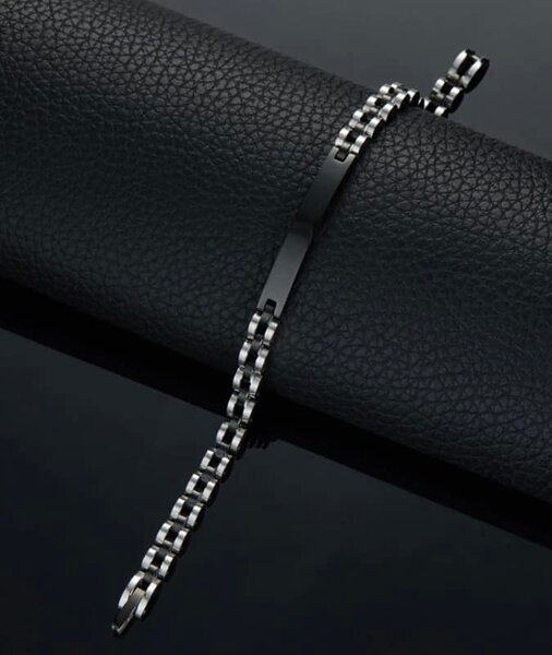 Bracelet gravé sur le fermoir.fermoir.