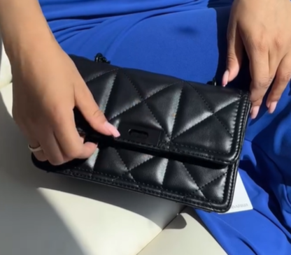 Стёганые сумочка на цепи от STRADIVARIUS черная