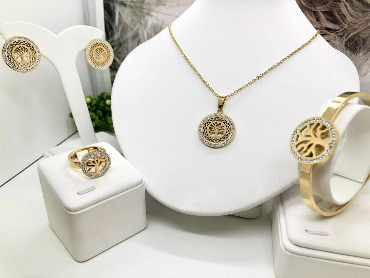 Elegant Gold Jewelry Set