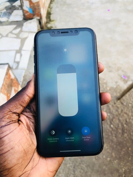 IPhone XR 64Go fonctionne avec turbo SIM