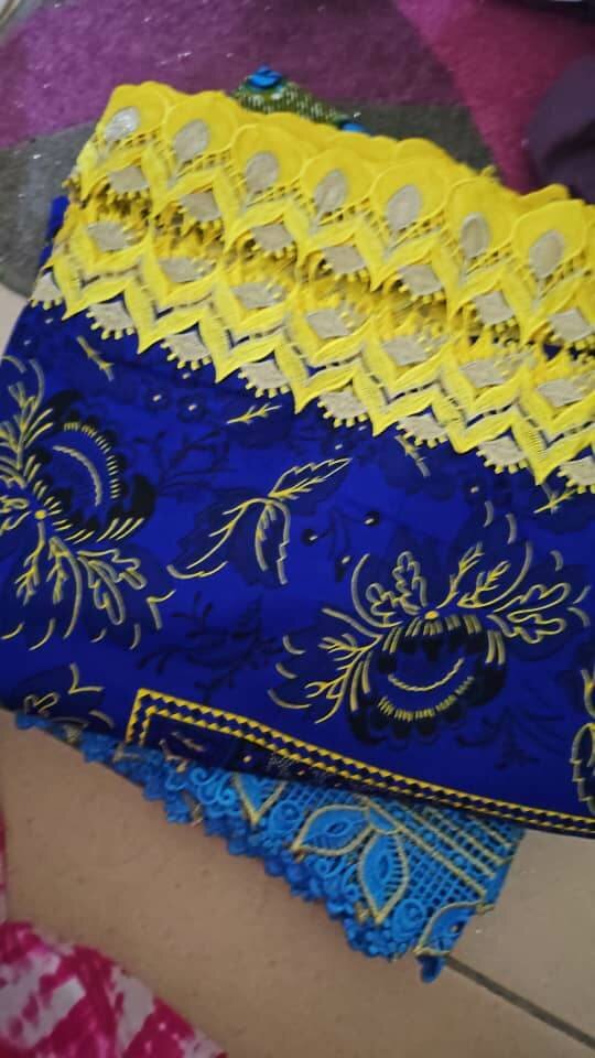 Tissus colorés en dentelle