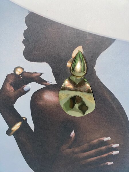 Boucles d'oreilles dorées élégantes