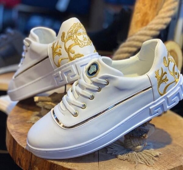 Sneakers élégantes dorées