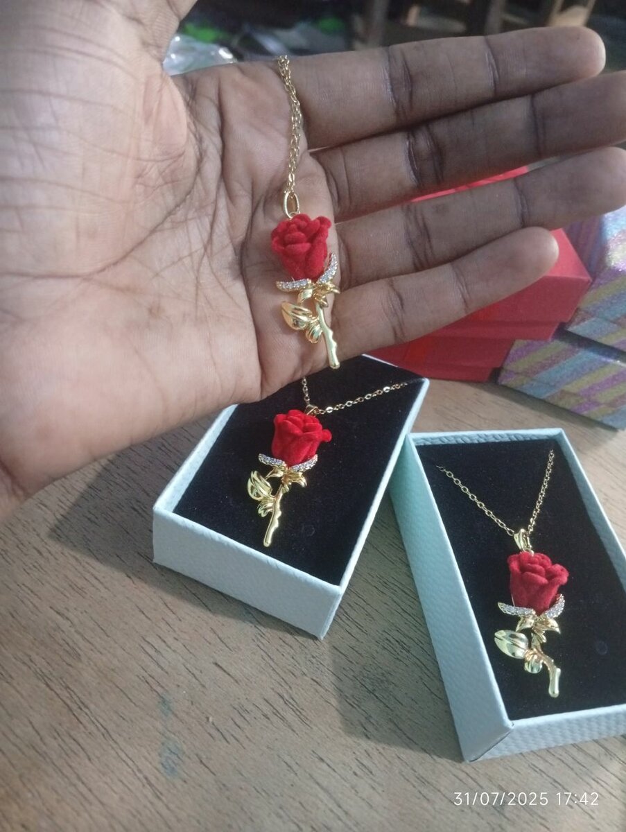 Collier Rose Éternelle Élégant