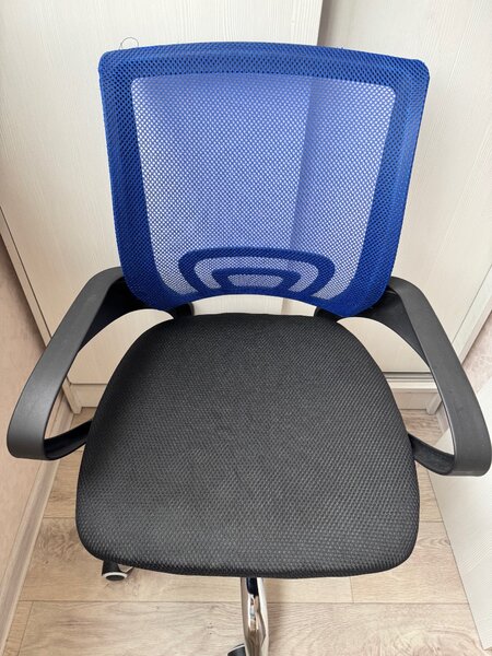 Офисное кресло, почти новое