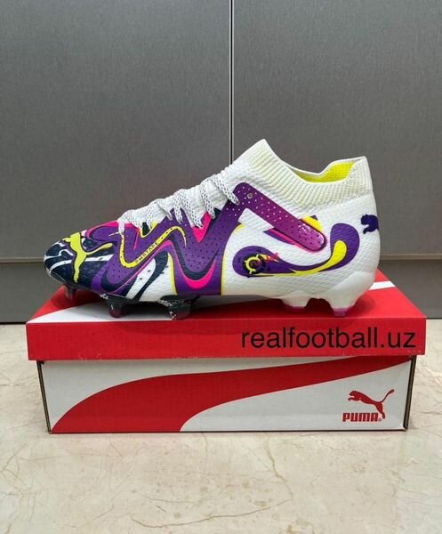 Baskets à crampons pour football violet