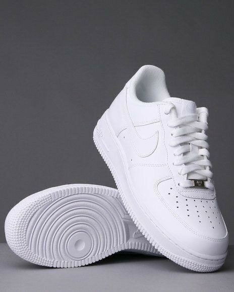 Baskets Nike blanches