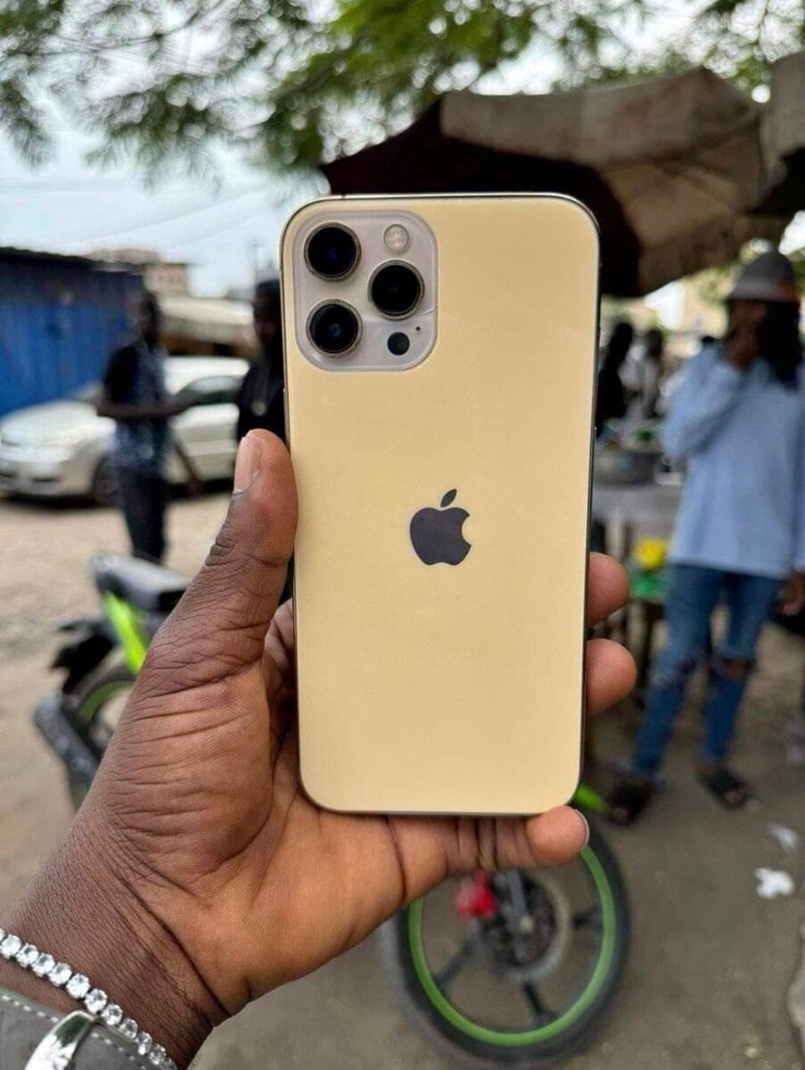 IPHONE 12 PRO MAX 256 Gig, Slightly Used