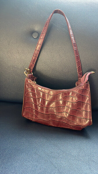 Sac à main croco chic