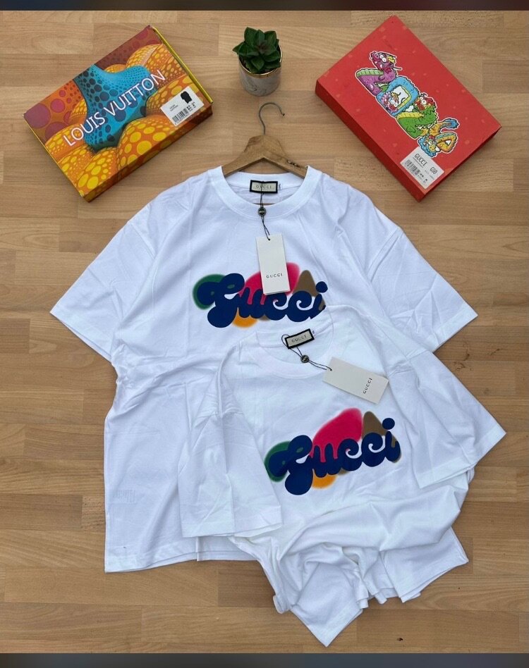 T-shirts Balenciaga et Gucci