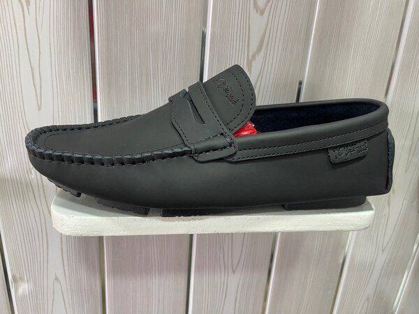 Mocassins en cuir noir élégants