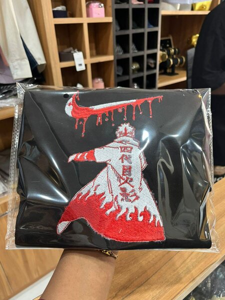 T-shirt avec motif brodéMinato