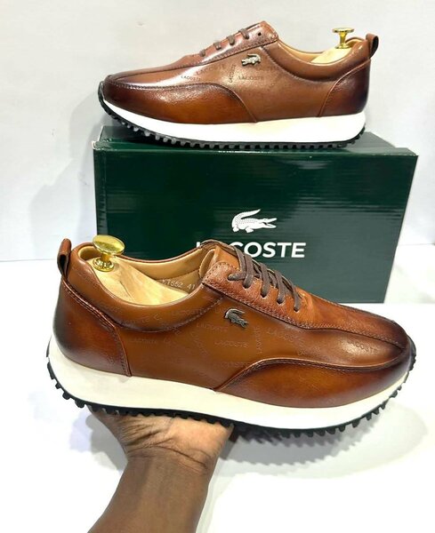 Chaussures Lacoste en cuir élégantes