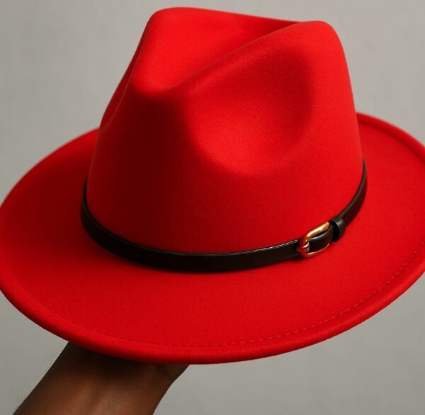 Chapeau Fedora Rouge Élégant