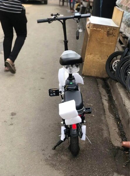 Vélo électrique pliable compact