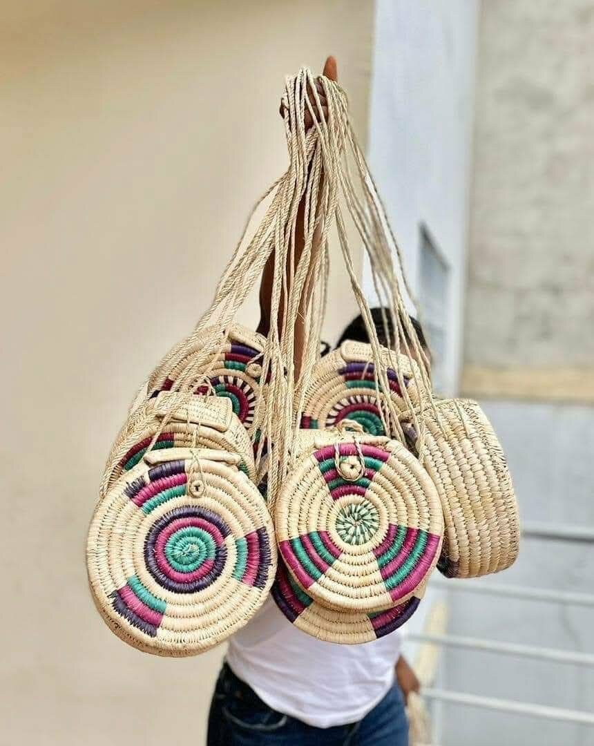 Sac en raphia tressé rond