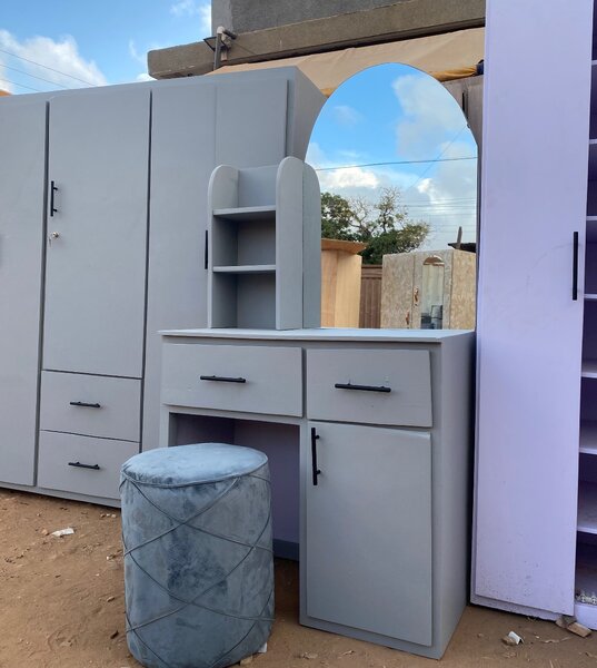 New Dresser. Payment on Delivery