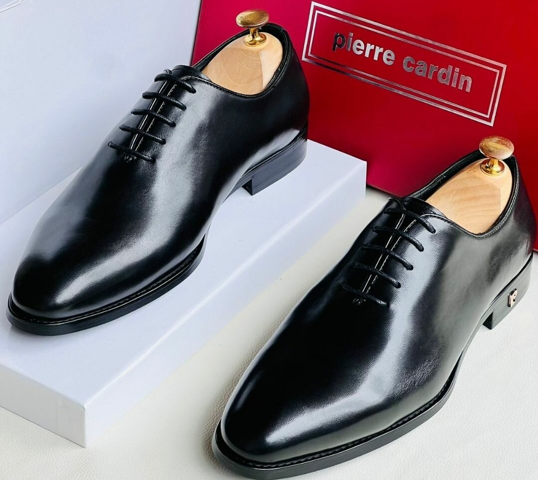 Solid executive shoes