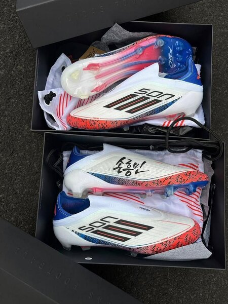 Chaussures de football blanches