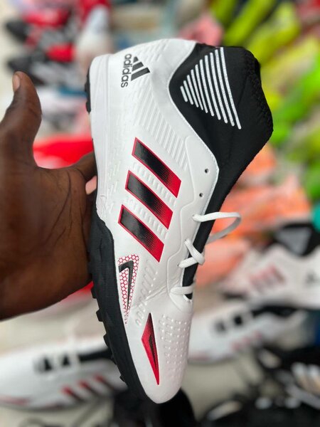 Chaussures de Football Adulte