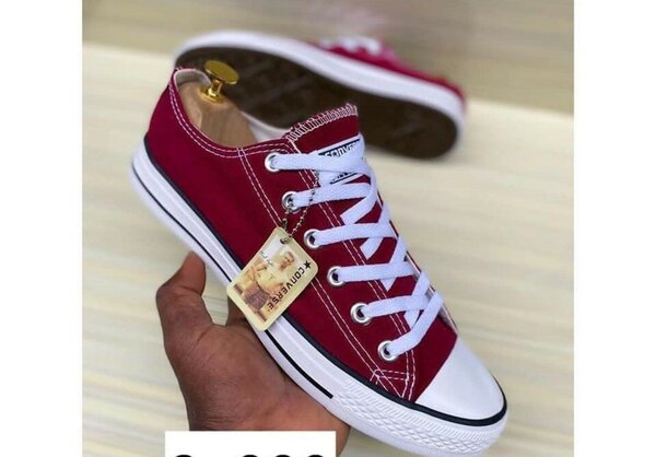 Baskets tendance en toile rouge