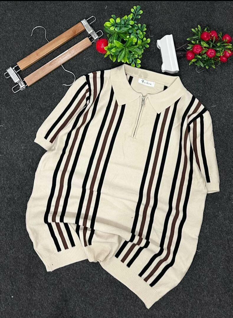 Polo en tricot rayé élégant