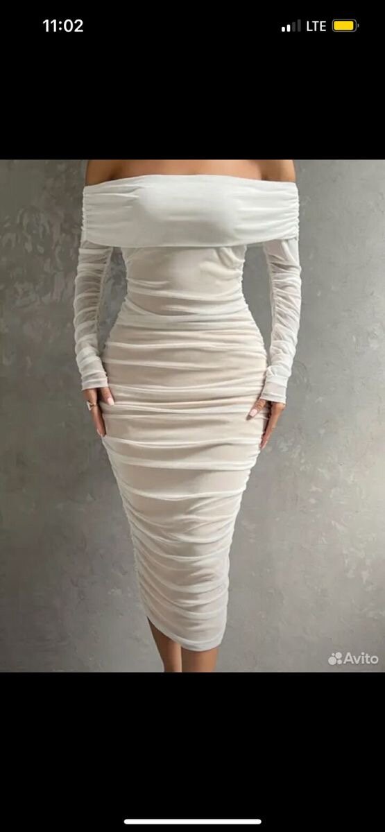 Robe moulante épaules dénudées