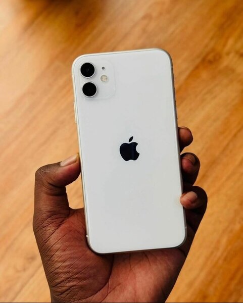 iPhone 11 (pre-owner)