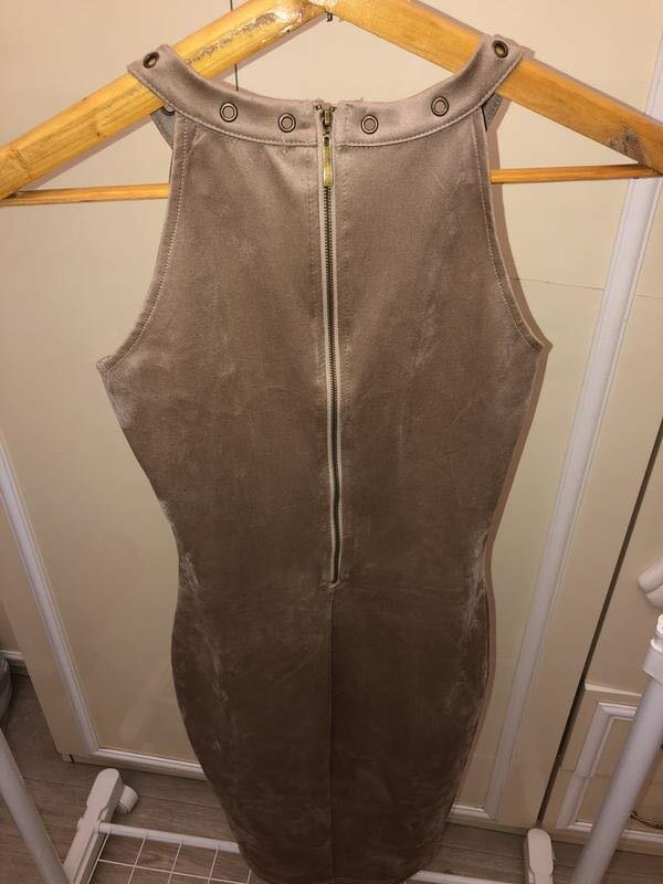 Платье без рукавов утягивающее, размер М