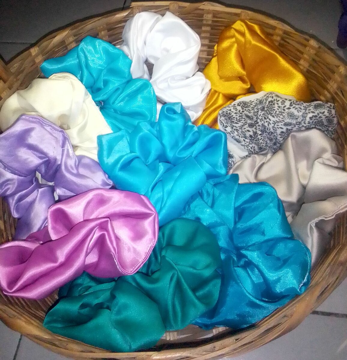 Chouchous en soie colorés