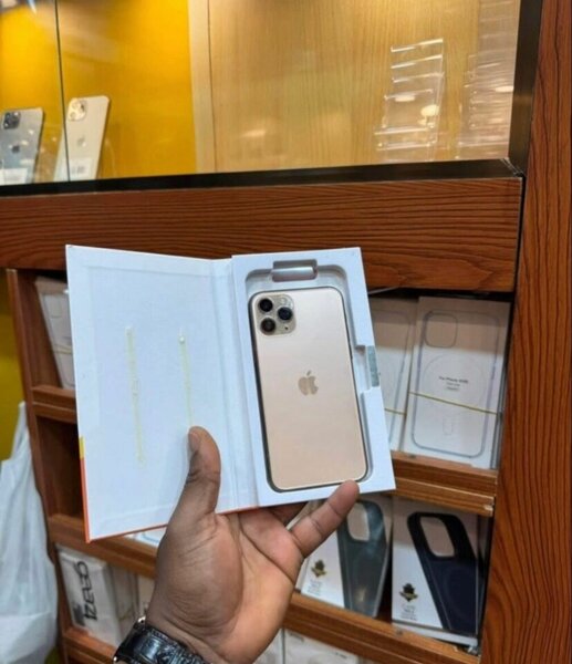 iPhone 11 Pro Max 128Go OR